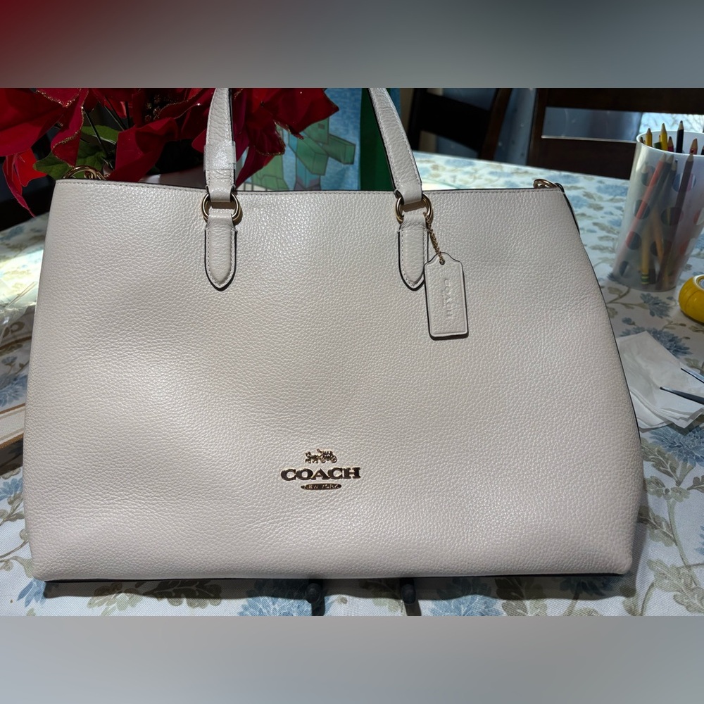 New Coach Off-White Leather Tote Bag Logan Carryall.